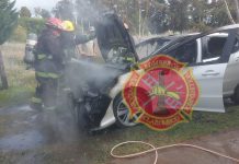 Bomberos sofocaron el incendio de un automóvil en Claromecó