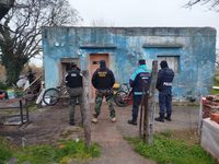 Dos allanamientos en Gonzales Chaves por una investigación por comercialización de drogas